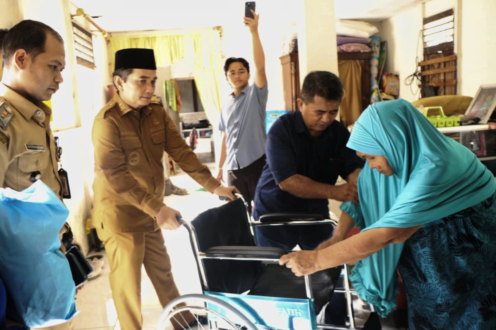 Empat Warga Terima Alat Bantu dari Pemkot